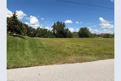 401 NW 8th Ter, Cape Coral, FL 33993 - Photo 2