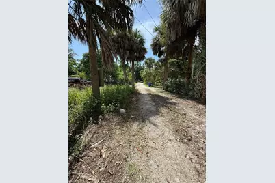12096 Carpenter Ln, Bonita Springs, FL 34135 - Photo 4