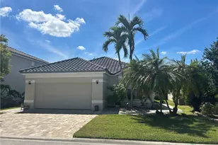 11228 Lakeland Cir, Fort Myers, FL 33913 - Photo 2