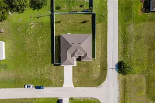 927 NE 18th St, Cape Coral, FL 33909 - Photo 2