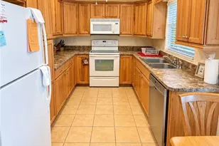 6844 Sandtrap Dr, Fort Myers, FL 33919 - Photo 10