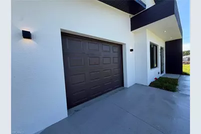 712 Bumby St E, Lehigh Acres, FL 33974 - Photo 2