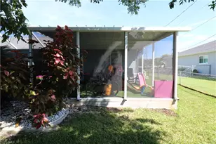 1702 SW 12th Ln, Cape Coral, FL 33991 - Photo 34