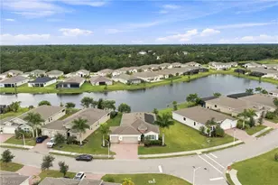 18121 Everson Miles Cir, North Fort Myers, FL 33917 - Photo 2
