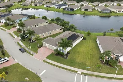 18121 Everson Miles Cir, North Fort Myers, FL 33917 - Photo 32