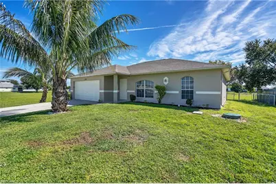 2035 NE 8th Pl, Cape Coral, FL 33909 - Photo 2