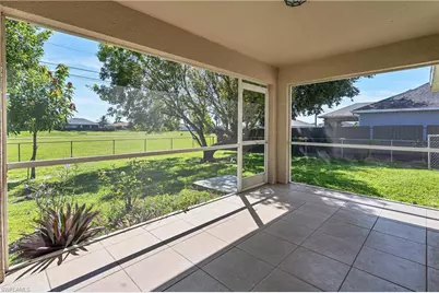 2035 NE 8th Pl, Cape Coral, FL 33909 - Photo 4