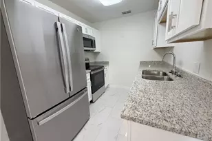 3225 E Riverside Dr, Fort Myers, FL 33916 - Photo 2