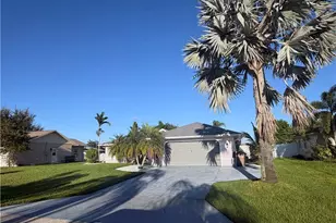 1943 SE 8th Pl, Cape Coral, FL 33990 - Photo 2