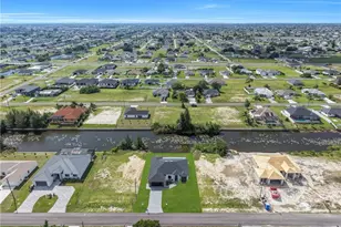 928 NE 1st Pl, Cape Coral, FL 33909 - Photo 38