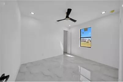 928 NE 1st Pl, Cape Coral, FL 33909 - Photo 28