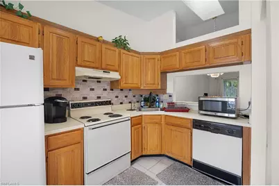 9629 Windsor Club Cir, Fort Myers, FL 33905 - Photo 6