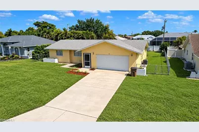 915 SE 20th St, Cape Coral, FL 33990 - Photo 2