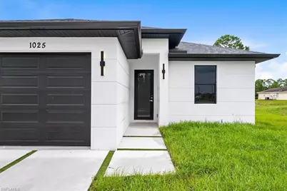 1025 Marshall Ave S, Lehigh Acres, FL 33974 - Photo 2