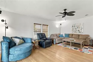 105 Calais Ct, Naples, FL 34112 - Photo 8