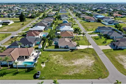309 NW 35th Pl, Cape Coral, FL 33993 - Photo 4