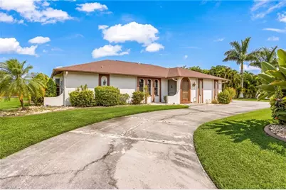 17161 Waters Edge Cir, North Fort Myers, FL 33917 - Photo 2