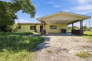 322 NE 11th Pl, Cape Coral, FL 33909 - Photo 12