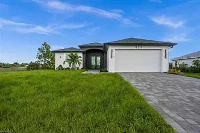 925 Manresa Ave S, Lehigh Acres, FL 33974 - Photo 2