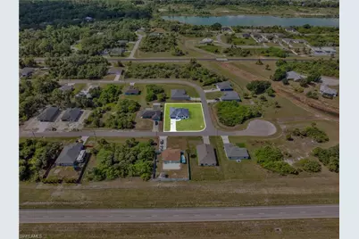 8030 Sherwood Cir, Labelle, FL 33935 - Photo 20