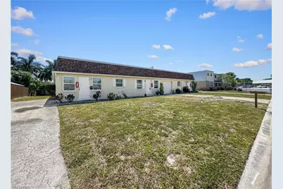6617 Warwick Cir, Fort Myers, FL 33919 - Photo 4