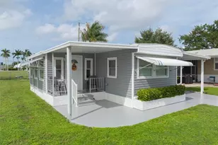 160 Adrienne Dr, Fort Myers, FL 33908 - Photo 4