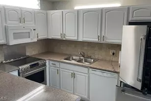 3290 Sandlewood Ln, Fort Myers, FL 33907 - Photo 6