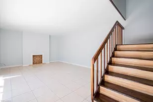 3290 Sandlewood Ln, Fort Myers, FL 33907 - Photo 10