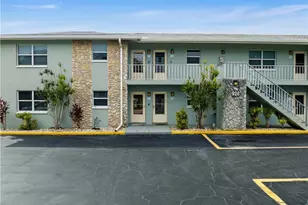928 SE 46th St, Cape Coral, FL 33904 - Photo 1