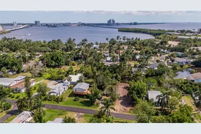 67 Oak St, North Fort Myers, FL 33903 - Photo 8