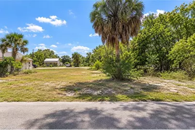 3510 N Grimsley Ct, Fort Myers, FL 33916 - Photo 2
