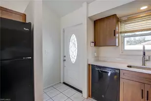 707 SW 3rd Ct, Cape Coral, FL 33991 - Photo 2