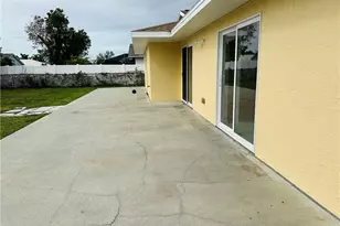 1902 SE 14th St, Cape Coral, FL 33990 - Photo 2