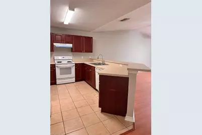 907 NE 15th Ln #907, Cape Coral, FL 33909 - Photo 4
