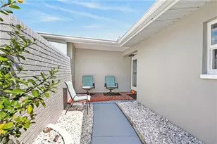 4015 SE 1st Pl, Cape Coral, FL 33904 - Photo 4