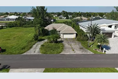 209 SE 28th Ter, Cape Coral, FL 33904 - Photo 2