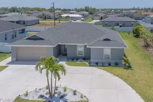 312 Tropicana Pkwy E, Cape Coral, FL 33909 - Photo 8