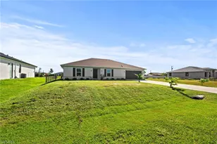 1409 NE 4th Pl, Cape Coral, FL 33909 - Photo 32
