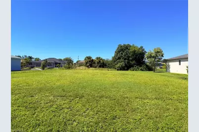 1330 SW Santa Barbara Pl, Cape Coral, FL 33991 - Photo 2