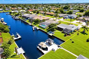 907 SE 33rd Terrace, Cape Coral, FL 33904 - Photo 2
