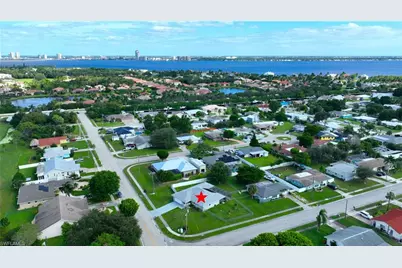 4718 Forest Glen Dr, North Fort Myers, FL 33903 - Photo 4