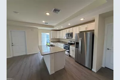 557 Oakshire Ln, Lehigh Acres, FL 33972 - Photo 8