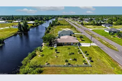 908 Vogiantzis Pkwy, Cape Coral, FL 33909 - Photo 36