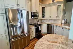 619 Beachwalk Cir, Naples, FL 34108 - Photo 8