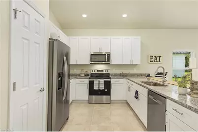 634 SE 8th Pl, Cape Coral, FL 33993 - Photo 10