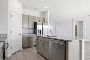 915 NE 19th St, Cape Coral, FL 33909 - Photo 6