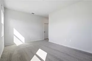 915 NE 19th St, Cape Coral, FL 33909 - Photo 10