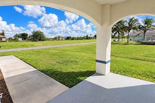 1214 NE 8th Pl, Cape Coral, FL 33909 - Photo 4