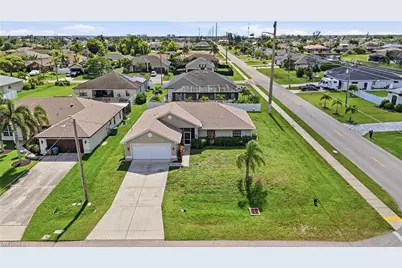 1922 SW 27th St, Cape Coral, FL 33914 - Photo 2
