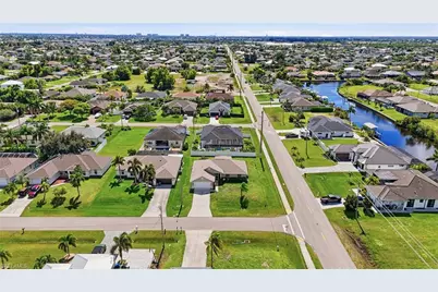 1922 SW 27th St, Cape Coral, FL 33914 - Photo 4